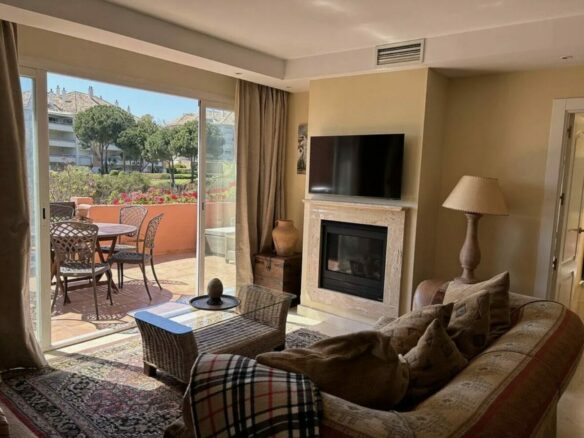 For sale 🇪🇸 Marbella’s Golden Mile – Beachside 3-Bed Apartment 🌴🏖️ Sea views 
