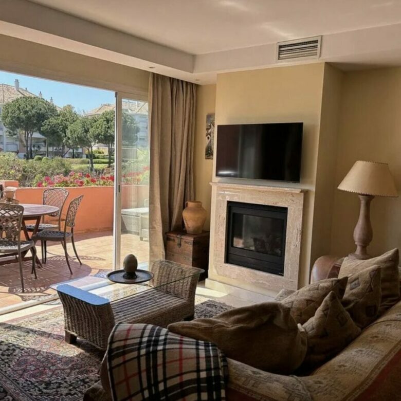 For sale 🇪🇸 Marbella’s Golden Mile – Beachside 3-Bed Apartment 🌴🏖️ Sea views 