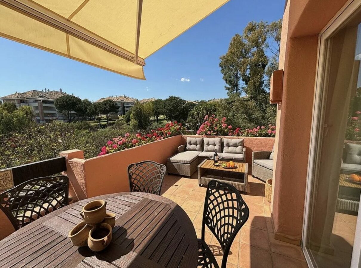 For sale 🇪🇸 Marbella’s Golden Mile – Beachside 3-Bed Apartment 🌴🏖️ Sea views 
