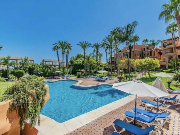 For sale 🇪🇸 Marbella’s Golden Mile – Beachside 3-Bed Apartment 🌴🏖️ Sea views 