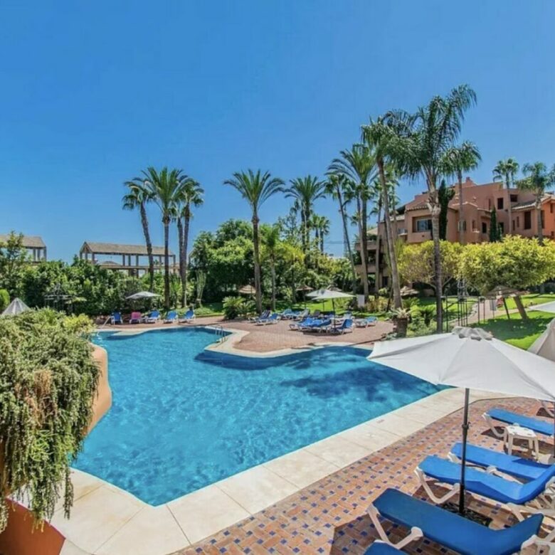For sale 🇪🇸 Marbella’s Golden Mile – Beachside 3-Bed Apartment 🌴🏖️ Sea views 