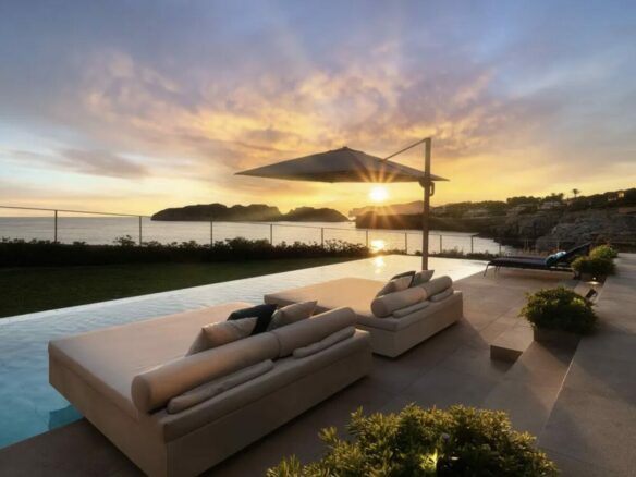 🇪🇸 Modern Sea-Front Dream Home – Nova Santa Ponsa, Mallorca 🌊✨