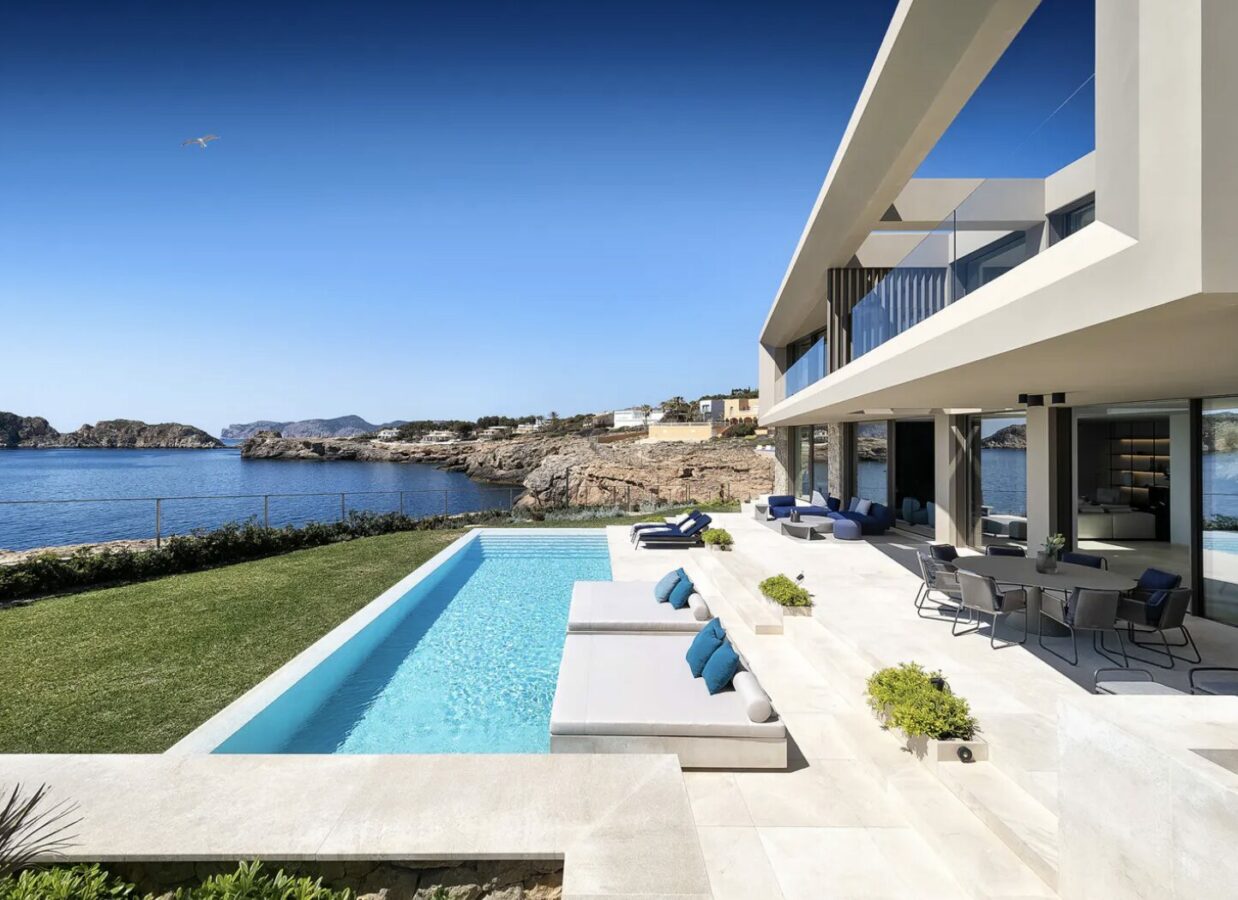 🇪🇸 Modern Sea-Front Dream Home – Nova Santa Ponsa, Mallorca 🌊✨