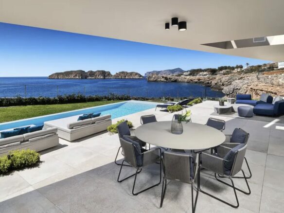 🇪🇸 Modern Sea-Front Dream Home – Nova Santa Ponsa, Mallorca 🌊✨