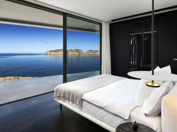 🇪🇸 Modern Sea-Front Dream Home – Nova Santa Ponsa, Mallorca 🌊✨