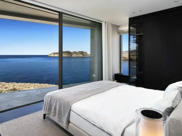 🇪🇸 Modern Sea-Front Dream Home – Nova Santa Ponsa, Mallorca 🌊✨