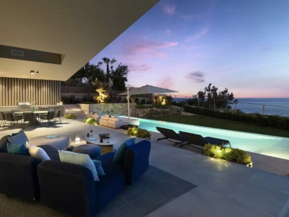 🇪🇸 Modern Sea-Front Dream Home – Nova Santa Ponsa, Mallorca 🌊✨