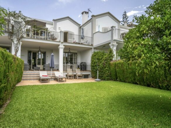 LUXURY VILLA-STYLE TOWNHOUSE FOR SALE – PRIME ALOHA LOCATION 🌴🇪🇸