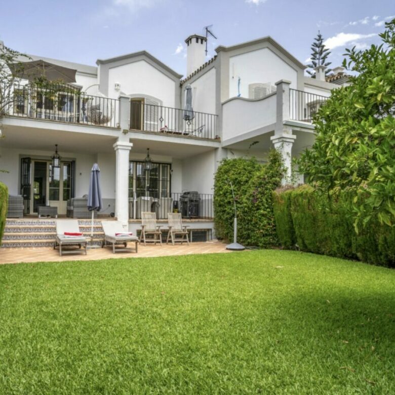 LUXURY VILLA-STYLE TOWNHOUSE FOR SALE – PRIME ALOHA LOCATION 🌴🇪🇸