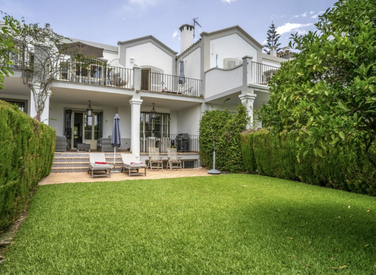LUXURY VILLA-STYLE TOWNHOUSE FOR SALE – PRIME ALOHA LOCATION 🌴🇪🇸