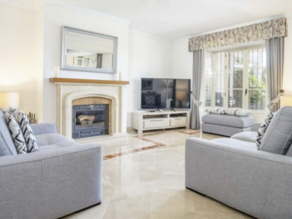 LUXURY VILLA-STYLE TOWNHOUSE FOR SALE – PRIME ALOHA LOCATION 🌴🇪🇸