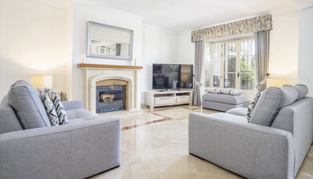 LUXURY VILLA-STYLE TOWNHOUSE FOR SALE – PRIME ALOHA LOCATION 🌴🇪🇸
