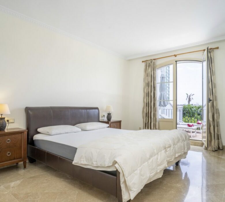 LUXURY VILLA-STYLE TOWNHOUSE FOR SALE – PRIME ALOHA LOCATION 🌴🇪🇸