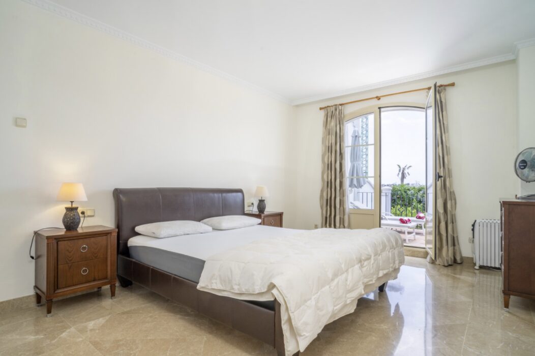 LUXURY VILLA-STYLE TOWNHOUSE FOR SALE – PRIME ALOHA LOCATION 🌴🇪🇸