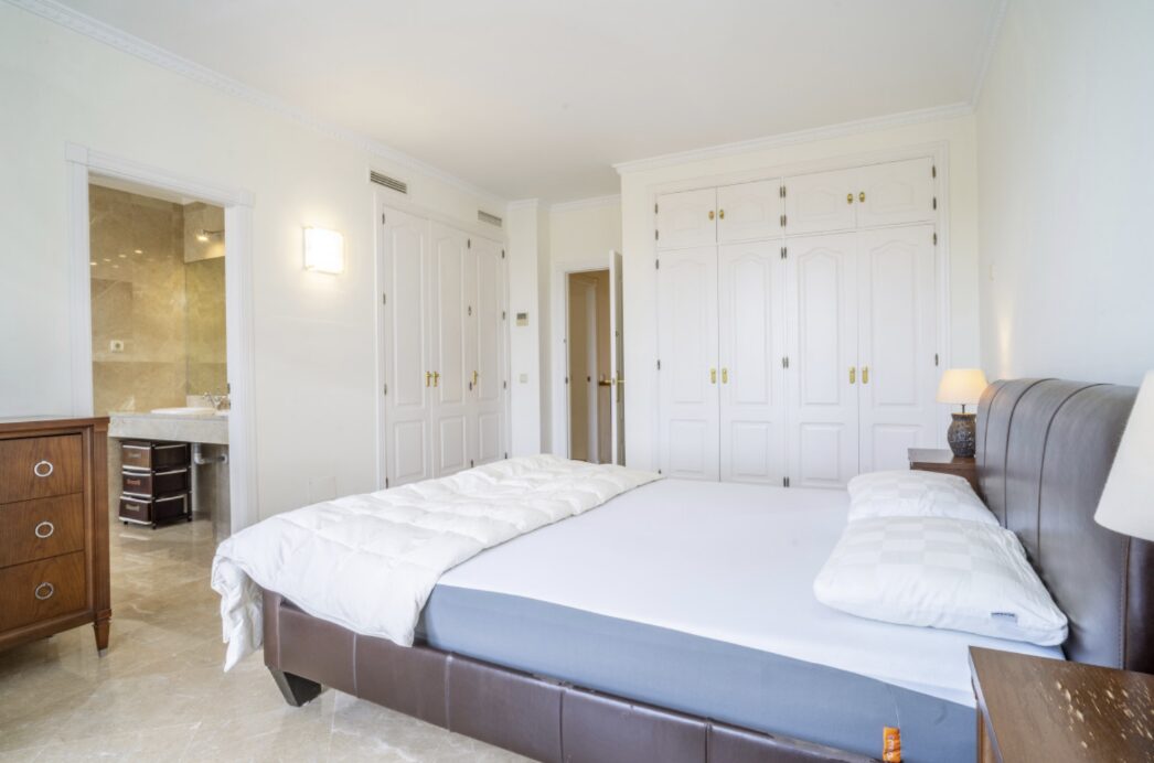 LUXURY VILLA-STYLE TOWNHOUSE FOR SALE – PRIME ALOHA LOCATION 🌴🇪🇸