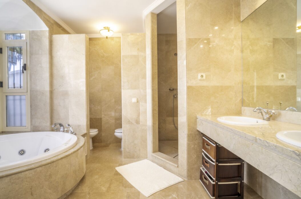 LUXURY VILLA-STYLE TOWNHOUSE FOR SALE – PRIME ALOHA LOCATION 🌴🇪🇸