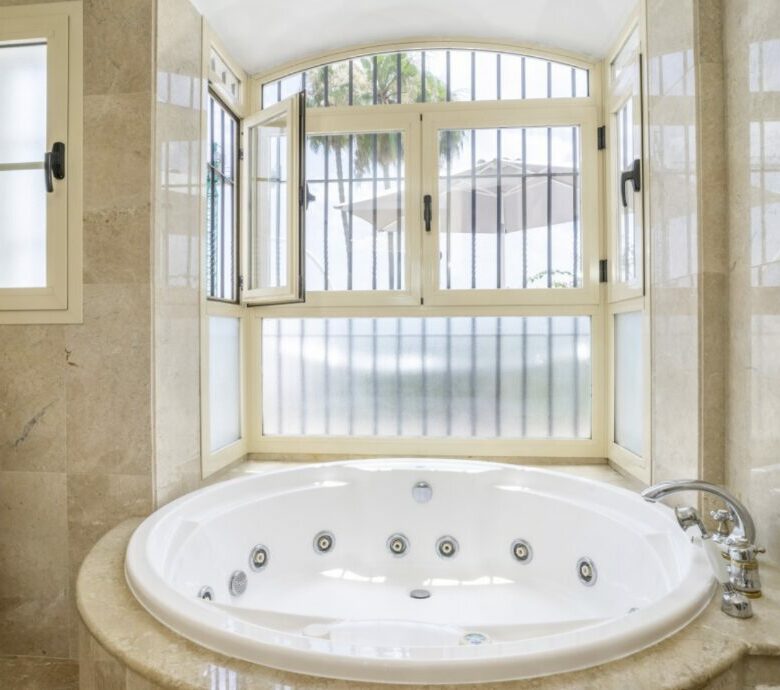 LUXURY VILLA-STYLE TOWNHOUSE FOR SALE – PRIME ALOHA LOCATION 🌴🇪🇸