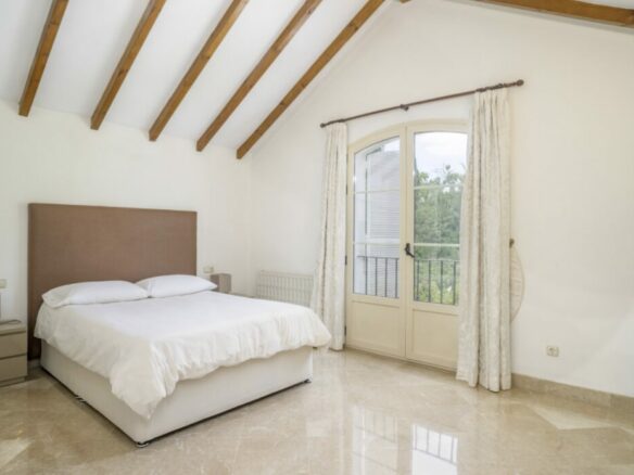 LUXURY VILLA-STYLE TOWNHOUSE FOR SALE – PRIME ALOHA LOCATION 🌴🇪🇸