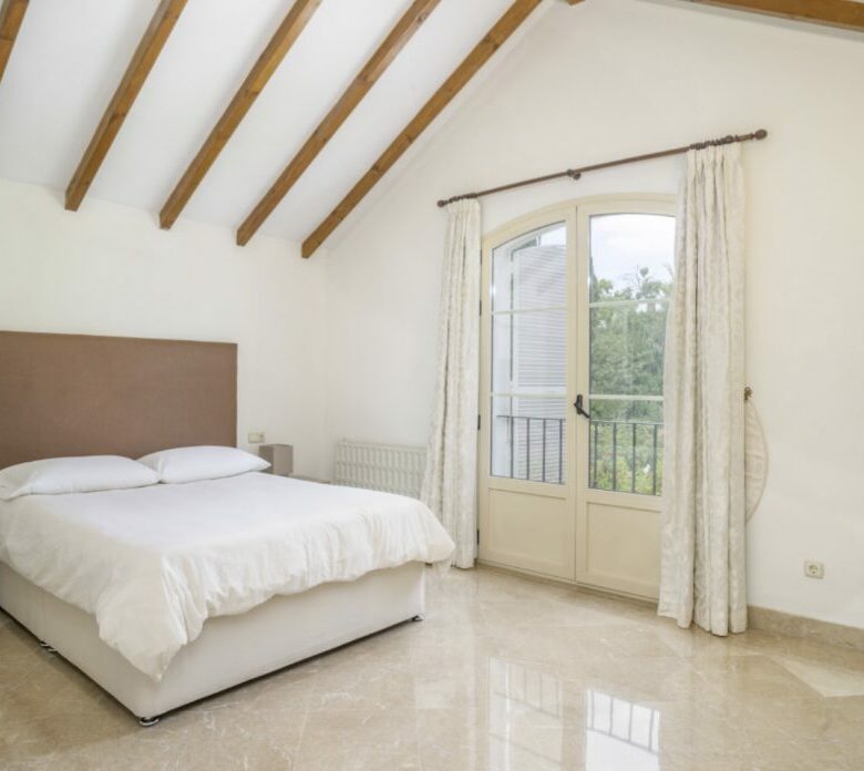 LUXURY VILLA-STYLE TOWNHOUSE FOR SALE – PRIME ALOHA LOCATION 🌴🇪🇸