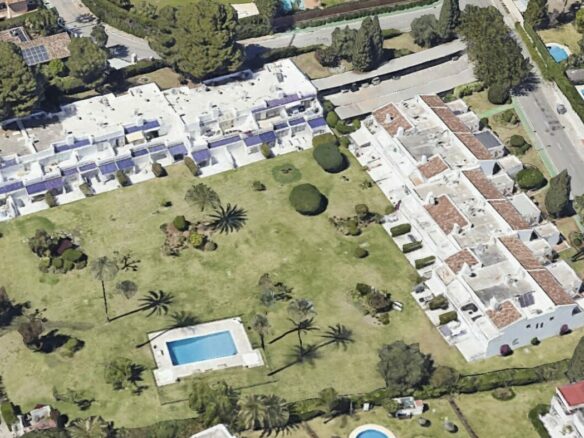 LUXURY VILLA-STYLE TOWNHOUSE FOR SALE – PRIME ALOHA LOCATION 🌴🇪🇸