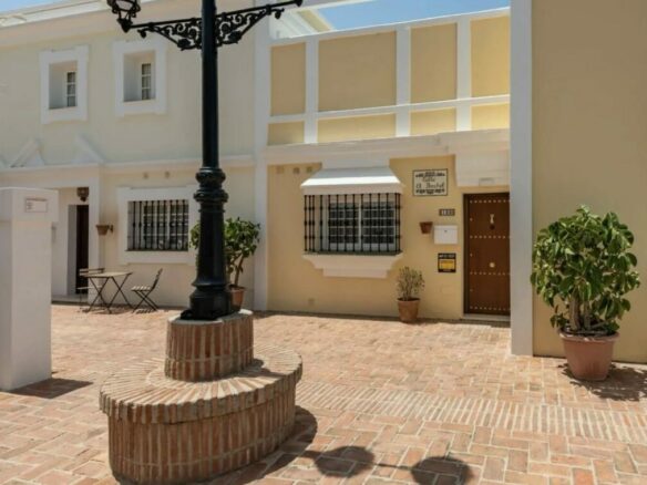   RENOVATED TOWNHOUSE FOR SALE – ELEVATED GOLF VALLEY VIEWS 🏖️🇪🇸 ⛳ Nueva Andalucía, Marbella