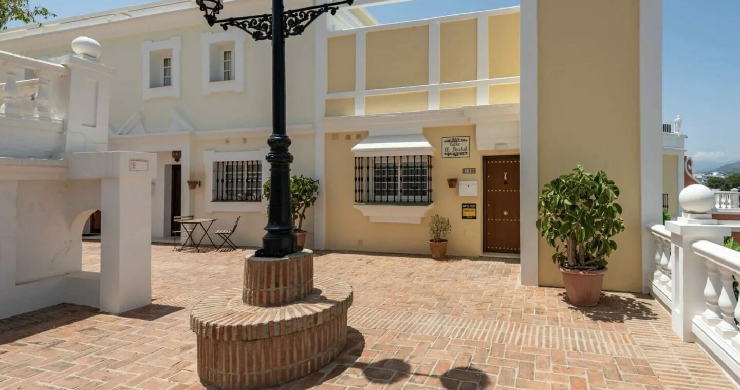  RENOVATED TOWNHOUSE FOR SALE – ELEVATED GOLF VALLEY VIEWS 🏖️🇪🇸 ⛳ Nueva Andalucía, Marbella