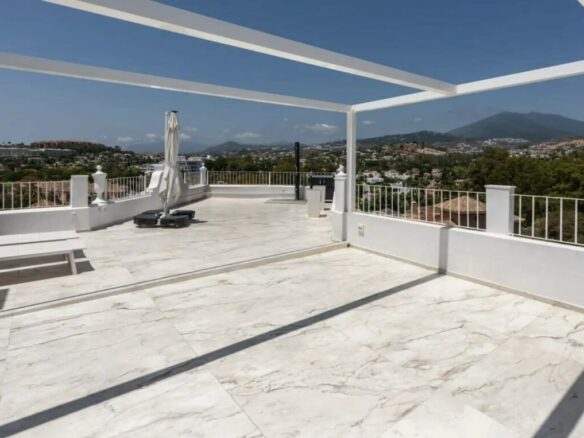  RENOVATED TOWNHOUSE FOR SALE – ELEVATED GOLF VALLEY VIEWS 🏖️🇪🇸 ⛳ Nueva Andalucía, Marbella