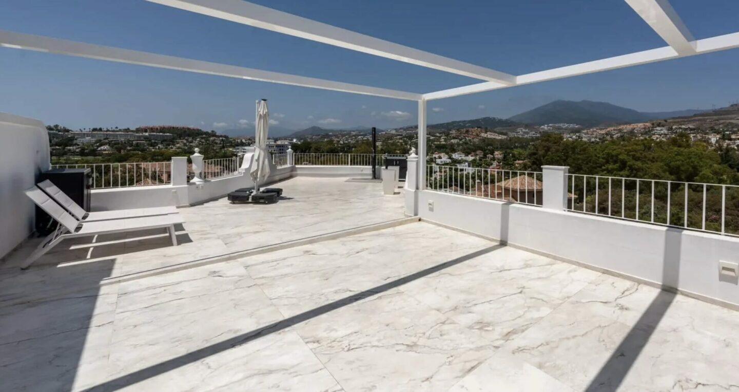   RENOVATED TOWNHOUSE FOR SALE – ELEVATED GOLF VALLEY VIEWS 🏖️🇪🇸 ⛳ Nueva Andalucía, Marbella