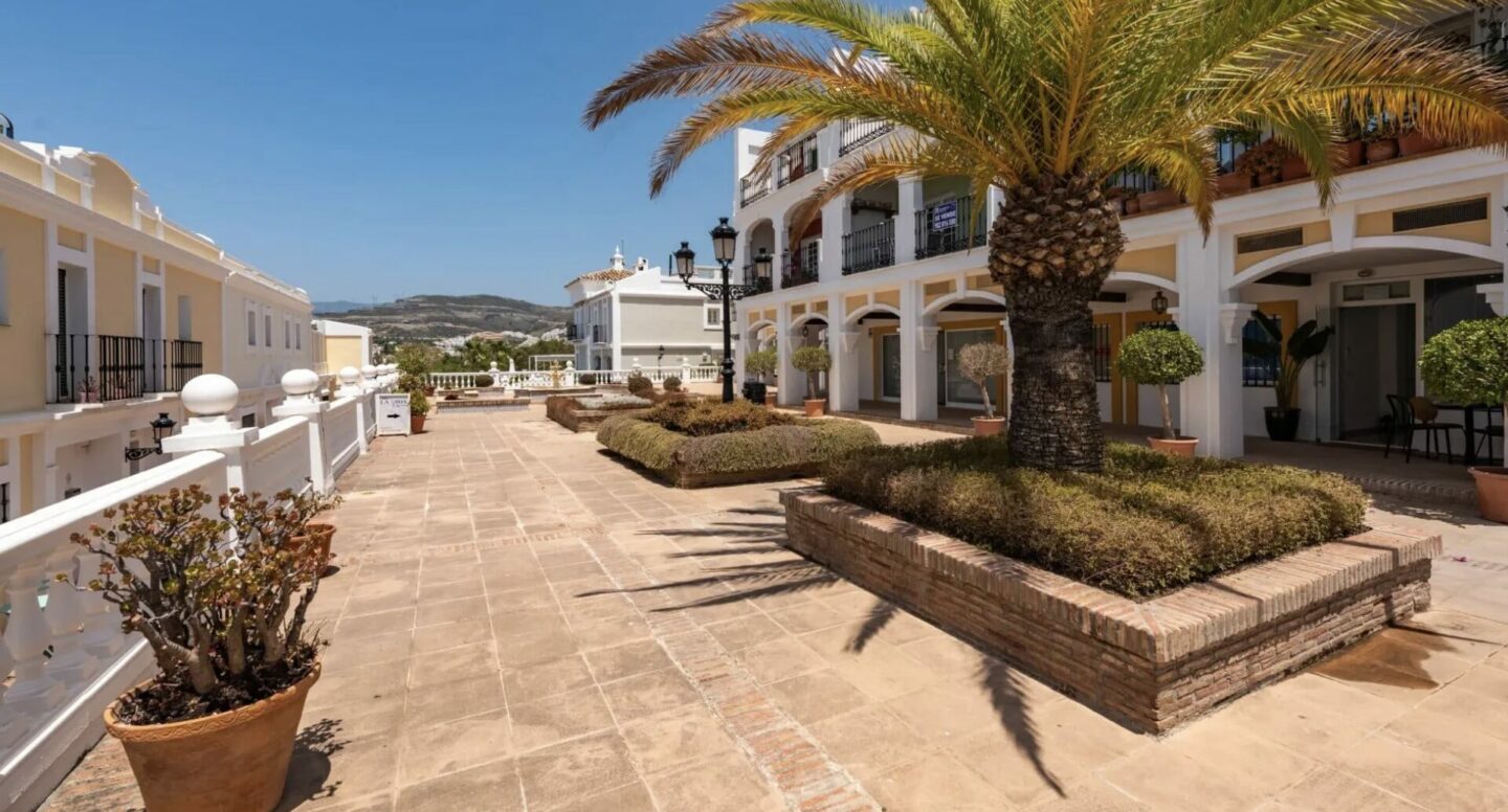   RENOVATED TOWNHOUSE FOR SALE – ELEVATED GOLF VALLEY VIEWS 🏖️🇪🇸 ⛳ Nueva Andalucía, Marbella