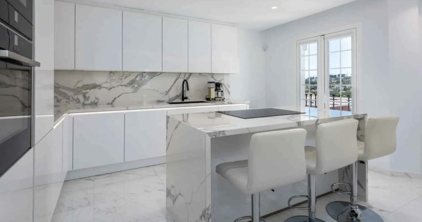   RENOVATED TOWNHOUSE FOR SALE – ELEVATED GOLF VALLEY VIEWS 🏖️🇪🇸 ⛳ Nueva Andalucía, Marbella