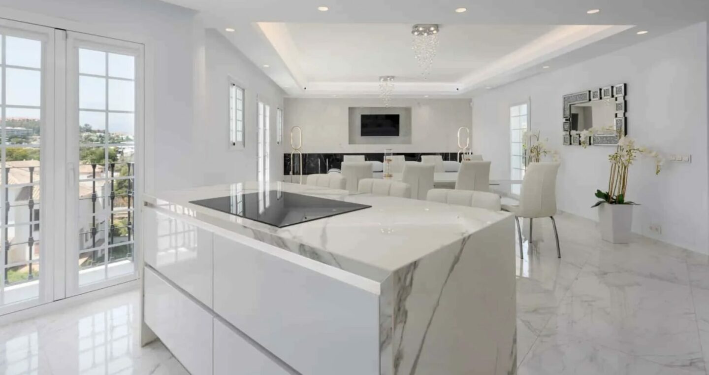   RENOVATED TOWNHOUSE FOR SALE – ELEVATED GOLF VALLEY VIEWS 🏖️🇪🇸 ⛳ Nueva Andalucía, Marbella