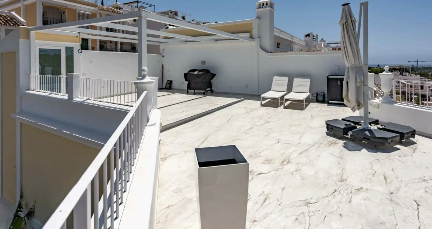   RENOVATED TOWNHOUSE FOR SALE – ELEVATED GOLF VALLEY VIEWS 🏖️🇪🇸 ⛳ Nueva Andalucía, Marbella