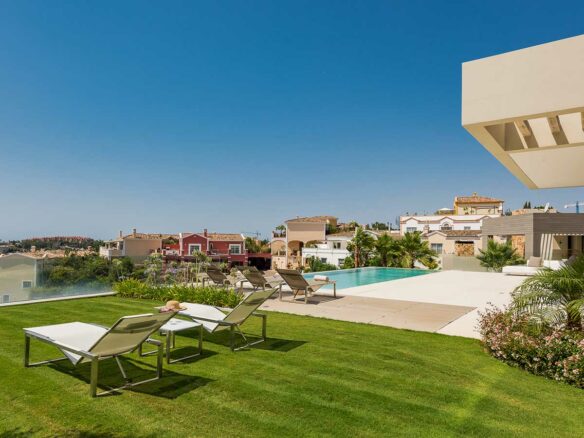 Nueva Andalucia modern villa blends ultra-contemporary design, large Super Cars Garage – Sea views Marbella, Spain 🇪🇸