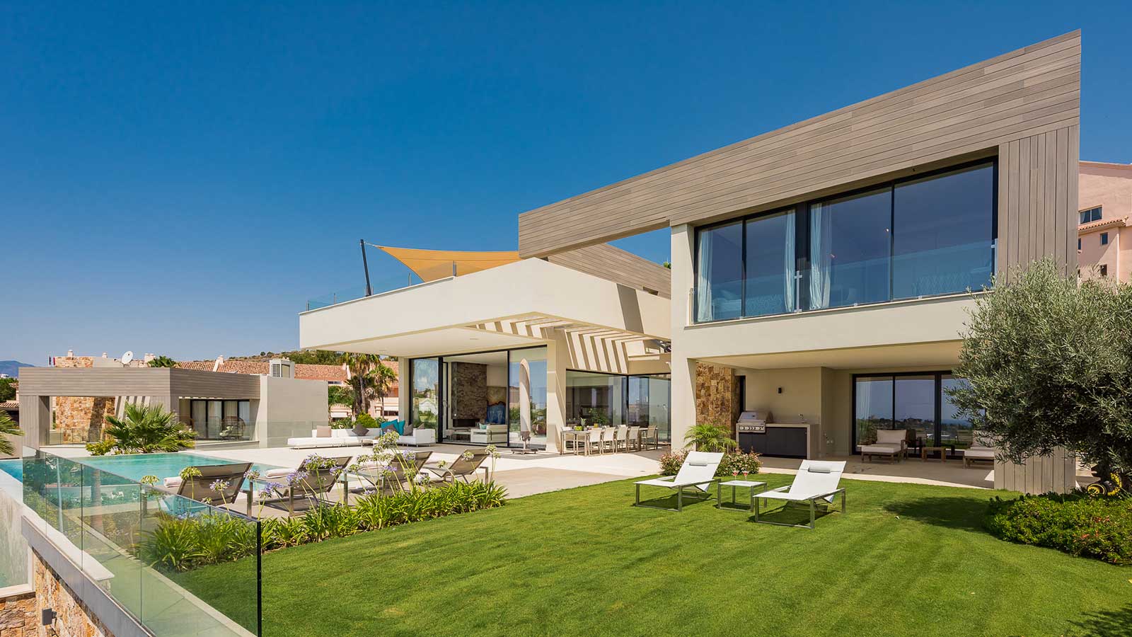 Nueva Andalucia modern villa blends ultra-contemporary design, large Super Cars Garage – Sea views Marbella, Spain 🇪🇸
