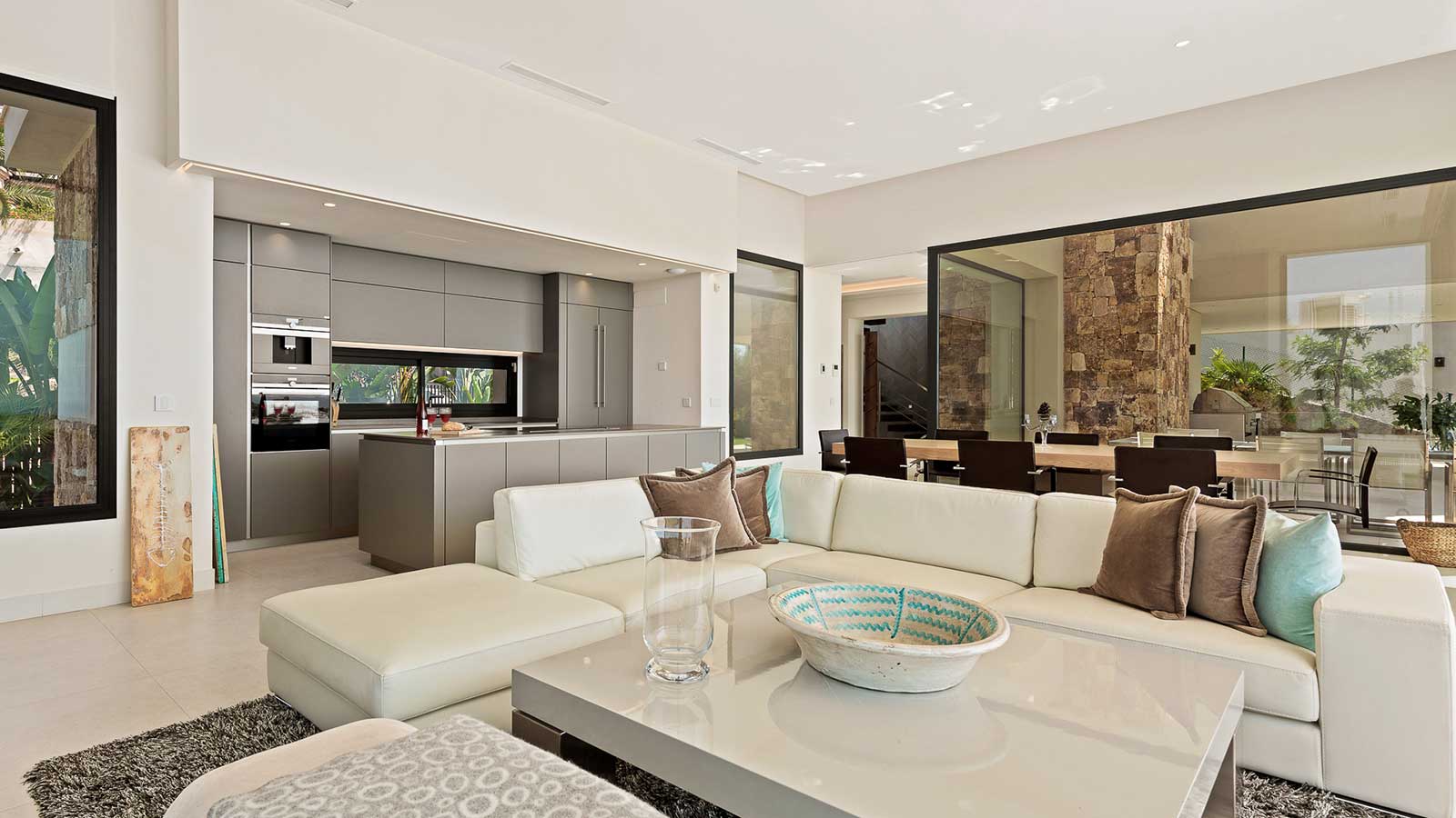 Nueva Andalucia modern villa blends ultra-contemporary design, large Super Cars Garage – Sea views Marbella, Spain 🇪🇸