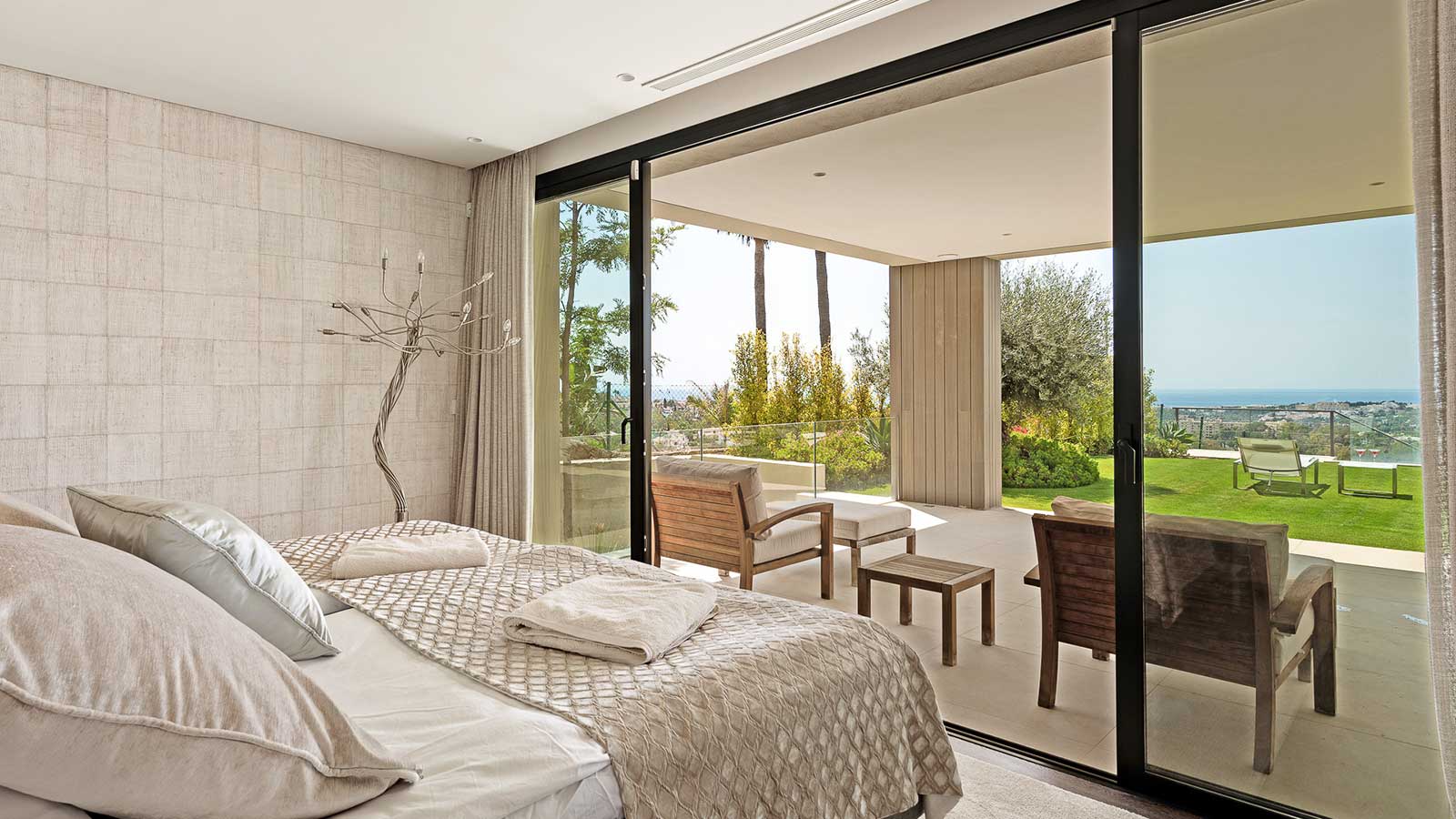 Nueva Andalucia modern villa blends ultra-contemporary design, large Super Cars Garage – Sea views Marbella, Spain 🇪🇸