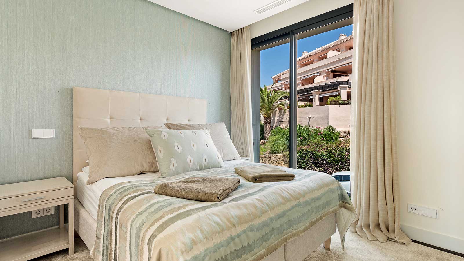 Nueva Andalucia modern villa blends ultra-contemporary design, large Super Cars Garage – Sea views Marbella, Spain 🇪🇸