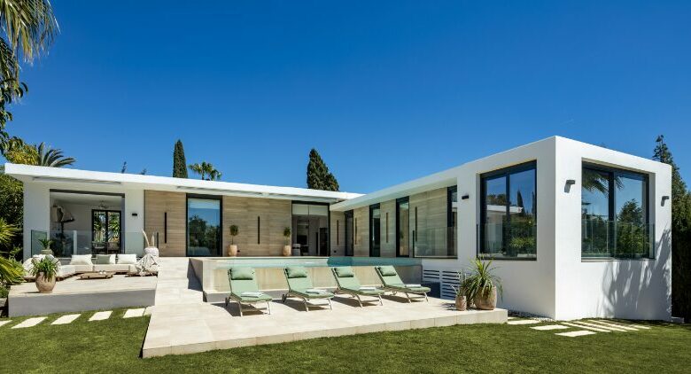 FOR SALE 🇪🇸✨ CONTEMPORARY LUXURY VILLA – PARCELAS DEL GOLF, NUEVA ANDALUCIA 🌴