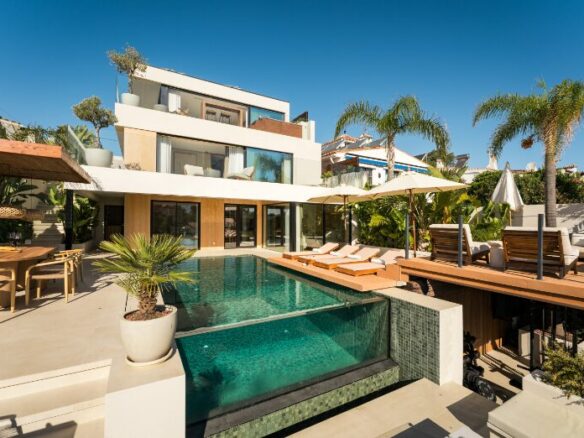 FOR SALE 🌟  🏡 Turnkey Hilltop Modern Villa with Amazing Panoramic Views   🇪🇸 Nueva Andalucía, Marbella 🇪🇸