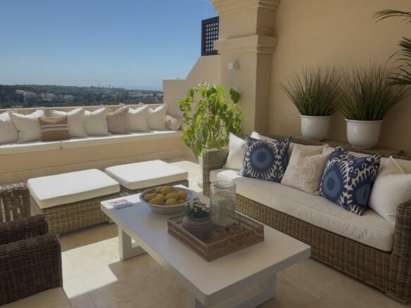🇪🇸 LUXURY 3-BEDROOM APARTMENT FOR SALE – NUEVA ANDALUCIA, MARBELLA  Fully Renovated Sea & Mountain View Apartment ✨