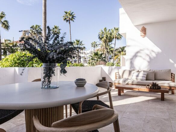 🇪🇸 MARBELLA – PUERTO BANÚS 🔥🌊🏖️  KEY-READY 3-BEDROOM FRONTLINE BEACH APARTMENT