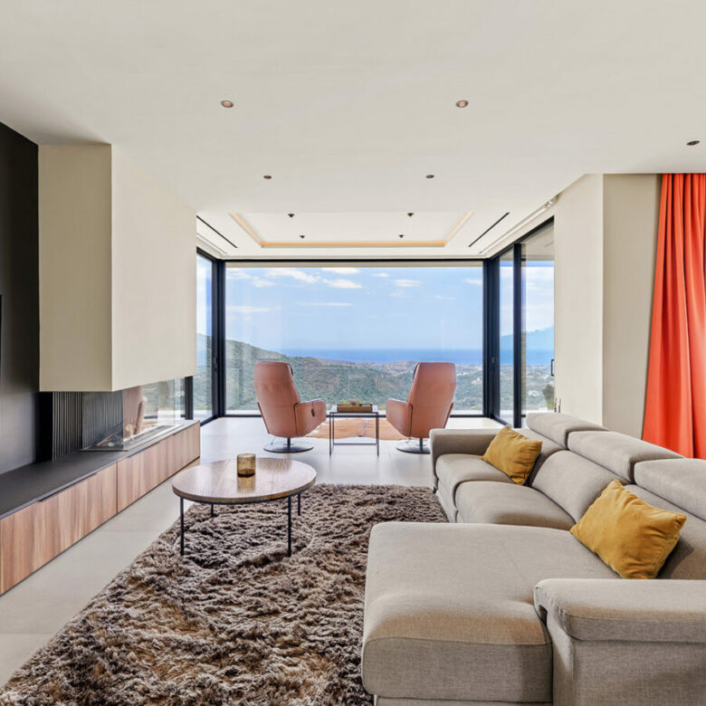 For Sale 🇪🇸 BENAHAVÍS – MONTEMAYOR  – CONTEMPORARY 5B VILLA WITH PANORAMIC SEA & MOUNTAIN VIEWS