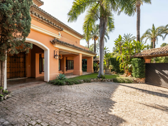 FOR SALE 🌟🏡 Andalusian Masterpiece on Marbella’s Golden Mile