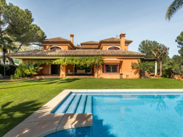FOR SALE 🌟🏡 Andalusian Masterpiece on Marbella’s Golden Mile