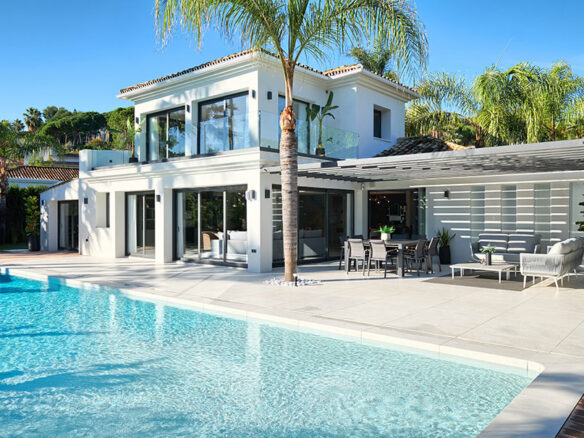 FOR SALE –  Luxury Villa  – Turnkey Scandinavian-Style in Las Brisas Marbella 🇪🇸