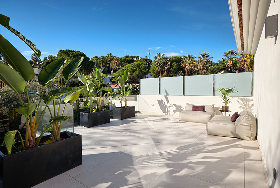 FOR SALE –  Luxury Villa  – Turnkey Scandinavian-Style in Las Brisas Marbella 🇪🇸