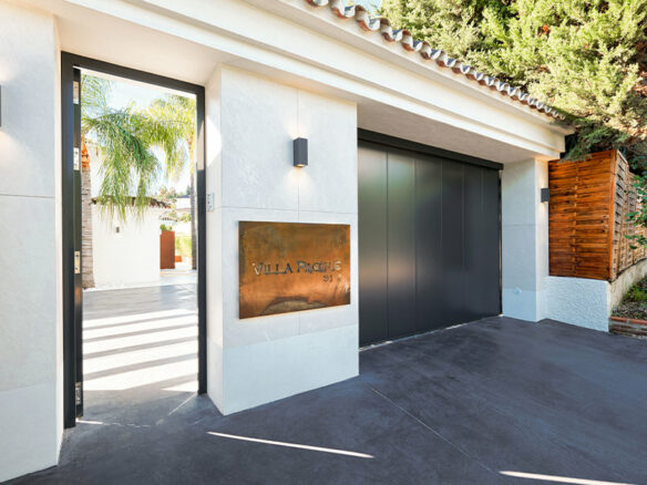 FOR SALE –  Luxury Villa  – Turnkey Scandinavian-Style in Las Brisas Marbella 🇪🇸