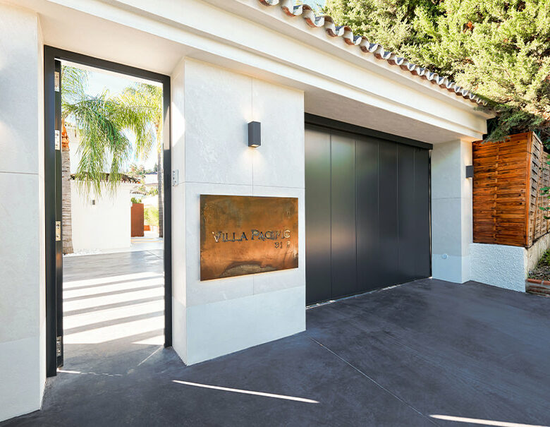 FOR SALE –  Luxury Villa  – Turnkey Scandinavian-Style in Las Brisas Marbella 🇪🇸