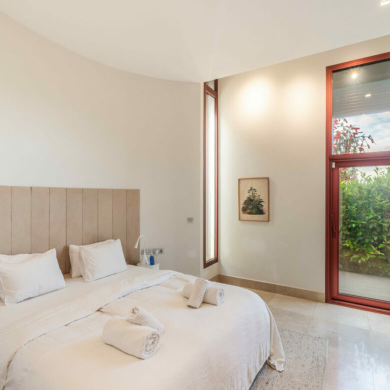 FOR SALE 🌟 🏡 Contemporary Luxury Villa with Heated Infinity Pool & Rooftop Lounge 🇪🇸 Nueva Andalucía, Marbella 🇪🇸
