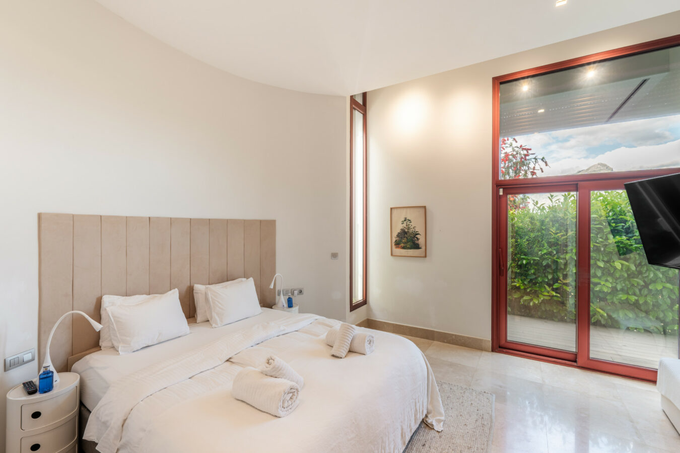 01597979-6cfb-40ad-912d-a82e1aa2576d FOR SALE 🌟 🏡 Contemporary Luxury Villa with Heated Infinity Pool & Rooftop Lounge 🇪🇸 Nueva Andalucía, Marbella 🇪🇸